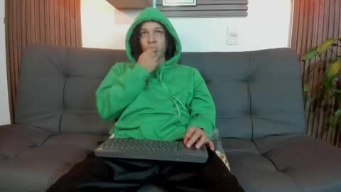 independent model online show from October 4, 7:50 am