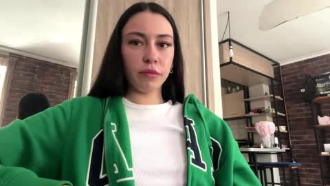 Lola online show from May 12, 9:18 am