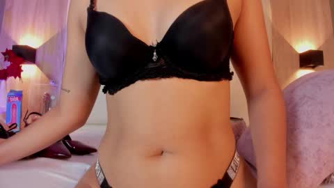 Bella cam online show from March 30, 8:53 pm