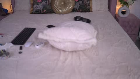 Emma  Bella online show from February 25, 11:30 pm