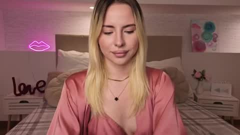 Bella online show from May 1, 8:58 pm