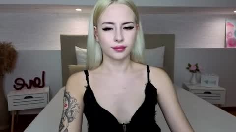 Bella online show from June 19, 10:27 pm