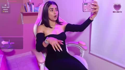 bella_thixx online show from September 16, 4:15 am