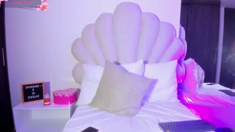 Bella Dajud online show from September 23, 9:58 am