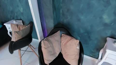 bellarooux online show from April 8, 7:39 pm