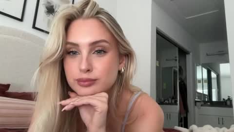 Isabella Ryder online show from May 15, 10:50 pm