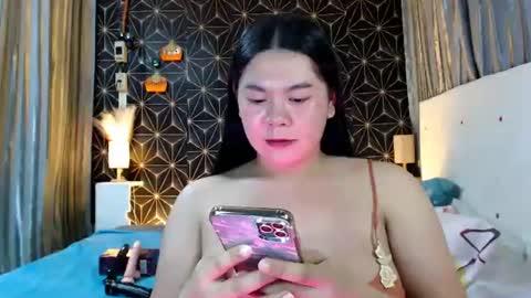 QUEEN BELLA online show from December 26, 10:05 am