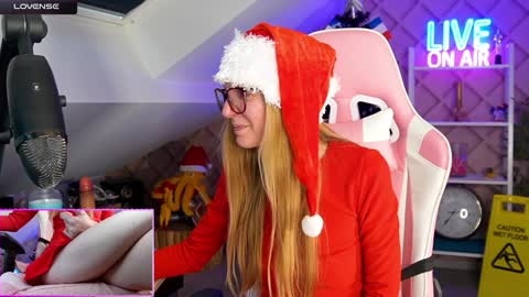 Alice online show from December 4, 1:36 pm