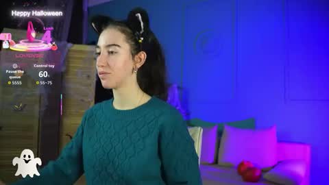 Bella online show from October 31, 4:18 pm