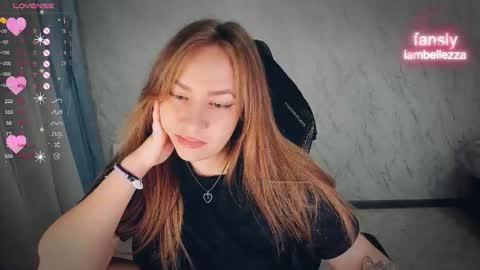 Your Annabelle Wolf  online show from December 3, 7:14 pm