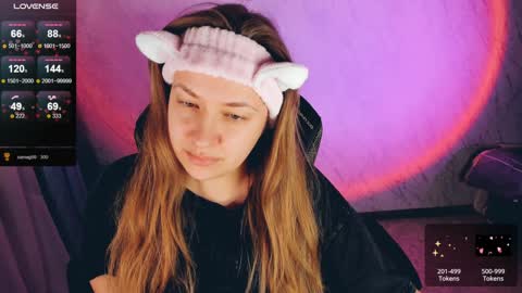 Your Annabelle Wolf  online show from February 3, 2:45 pm