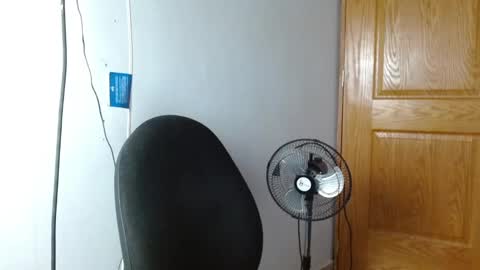 Snapshot of benjamin_isaac chatting on February 12, 11:51 pm benjamin_isaac online show from February 12, 11:51 pm