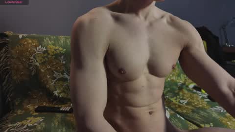 benjaminkarl02 online show from May 3, 12:22 pm