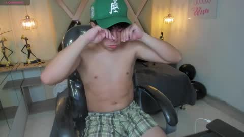 Snapshot of benjamintwink1 chatting on October 21, 8:34 pm BENJAMIN online show from October 21, 8:34 pm