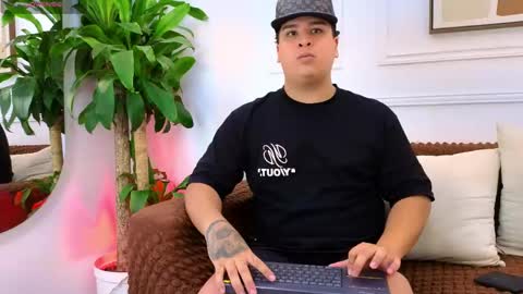 bennett_alejoo online show from May 2, 9:31 pm