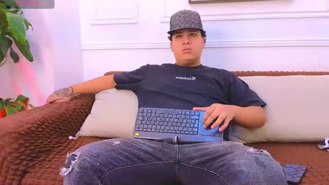 bennett_alejoo online show from May 27, 7:00 pm