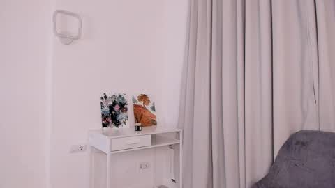 Julie online show from April 18, 7:07 pm