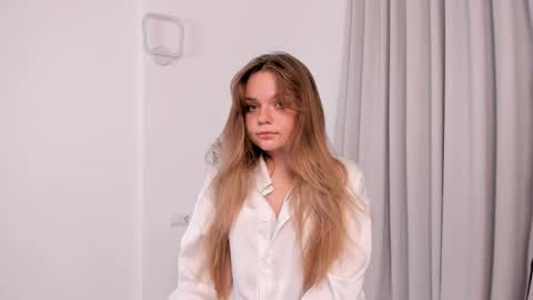 Julie online show from April 19, 6:10 pm