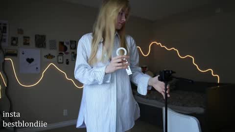 Chloe Next stream on Friday online show from March 7, 5:38 pm