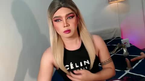 bestgirljulia online show from November 19, 3:39 am