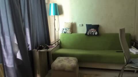 mom online show from May 5, 2:40 am