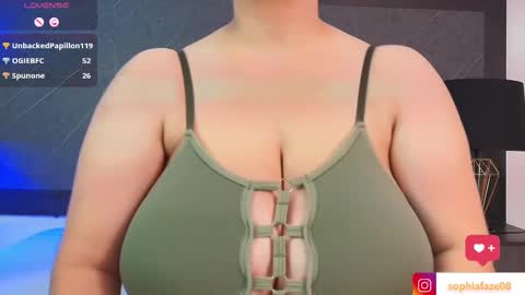 Snapshot of big_tits_in_your_face chatting on February 26, 2:19 am Tell me Sophia  online show from February 26, 2:19 am