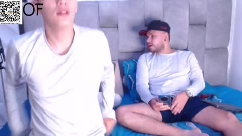 Snapshot of bigcock_couplexxx chatting on October 29, 3:52 am DAVID and JUAN online show from October 29, 3:52 am