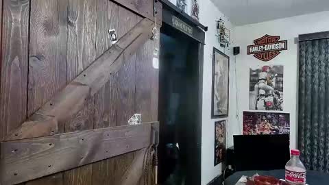 Snapshot of bigdbrillion chatting on February 5, 11:12 am Darryl online show from February 5, 11:12 am