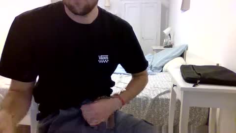 Snapshot of biggbaguette1 chatting on October 7, 2:46 pm biggbaguette1 online show from October 7, 2:46 pm