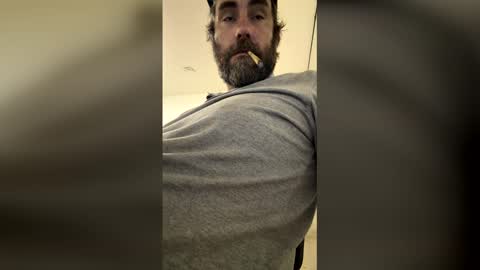 bigjohnson6923 online show from May 8, 8:03 pm
