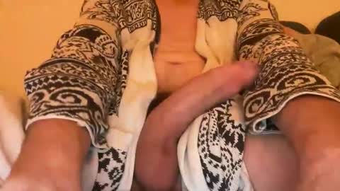 bigred_25 online show from October 14, 8:23 pm