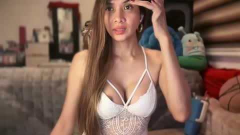 Yna     online show from February 18, 11:30 pm