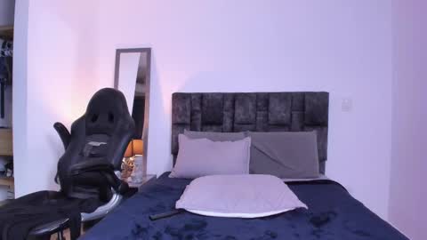 dariux john online show from December 12, 12:05 am