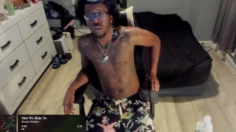 Plant Base Streamers From Pennsylvania online show from November 17, 11:29 pm