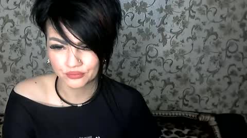 Snapshot of black_hot_01 chatting on October 27, 5:29 am black_hot_01 online show from October 27, 5:29 am