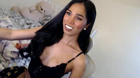 Snapshot of blackbarbiesavanna_23 chatting on October 16, 5:01 pm savanna online show from October 16, 5:01 pm