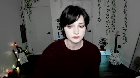 Ella online show from December 15, 4:14 pm