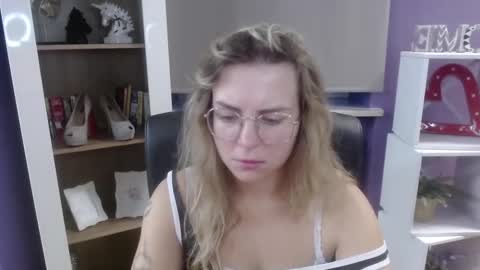 Z O E Y online show from September 11, 4:25 am