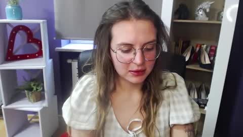 Z O E Y online show from February 18, 11:44 am