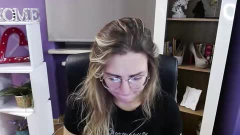 Z O E Y online show from October 22, 4:48 am