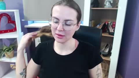 Z O E Y online show from February 24, 9:00 am