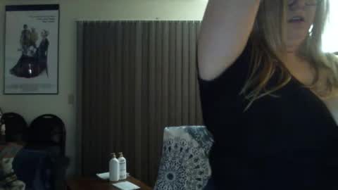 bladesizzo3111 online show from April 8, 8:06 am