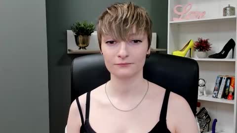 Snapshot of blair_erotic chatting on October 22, 6:49 am Blair online show from October 22, 6:49 am