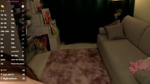 Mia online show from May 31, 5:44 pm
