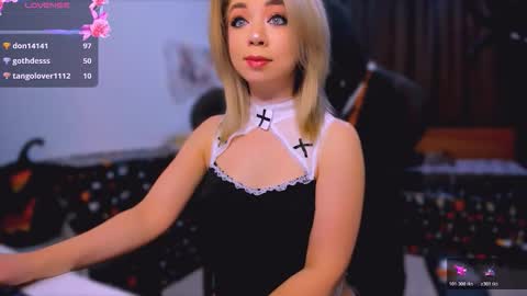 Nicole online show from November 7, 8:17 am