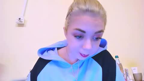 Nicole online show from February 25, 2:48 pm