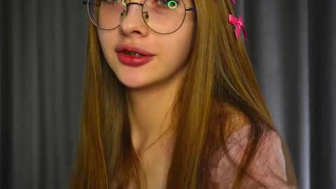  LiLy online show from December 4, 4:39 pm