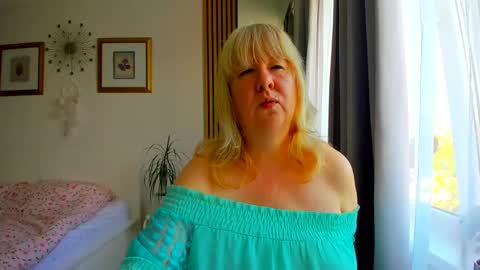 Nicole online show from June 19, 4:02 pm