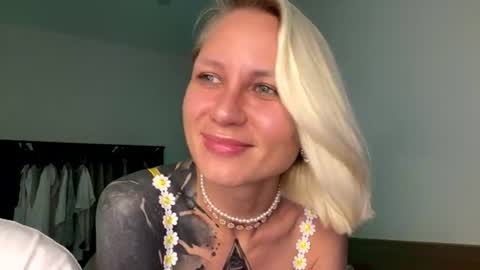 blonde_fuck_couple online show from June 16, 5:55 am