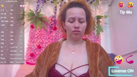 blonde_squirt_ online show from January 18, 11:52 am